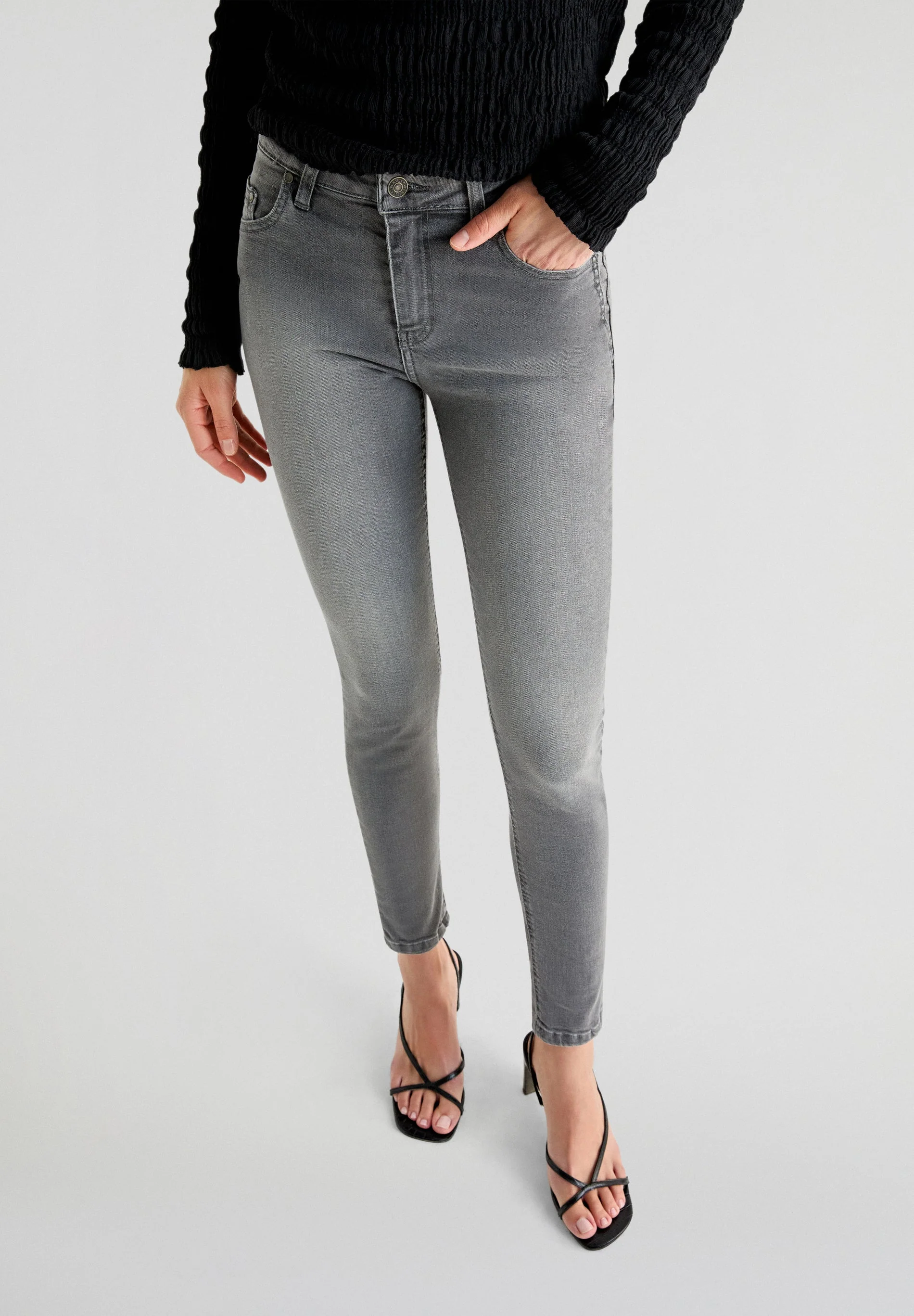 JEANS CIGARRO TACHAS - Image 4