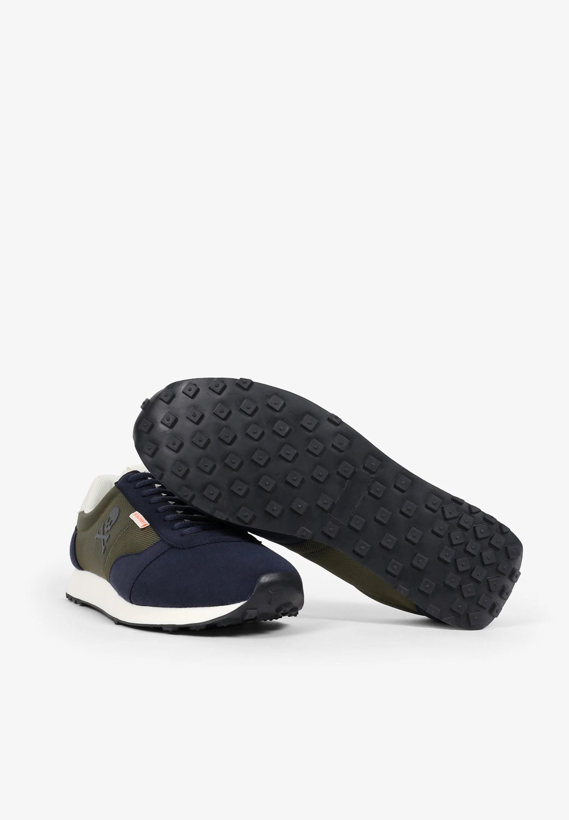 SAPATILHAS BÁSICAS COM LOGÓTIPO - Image 9