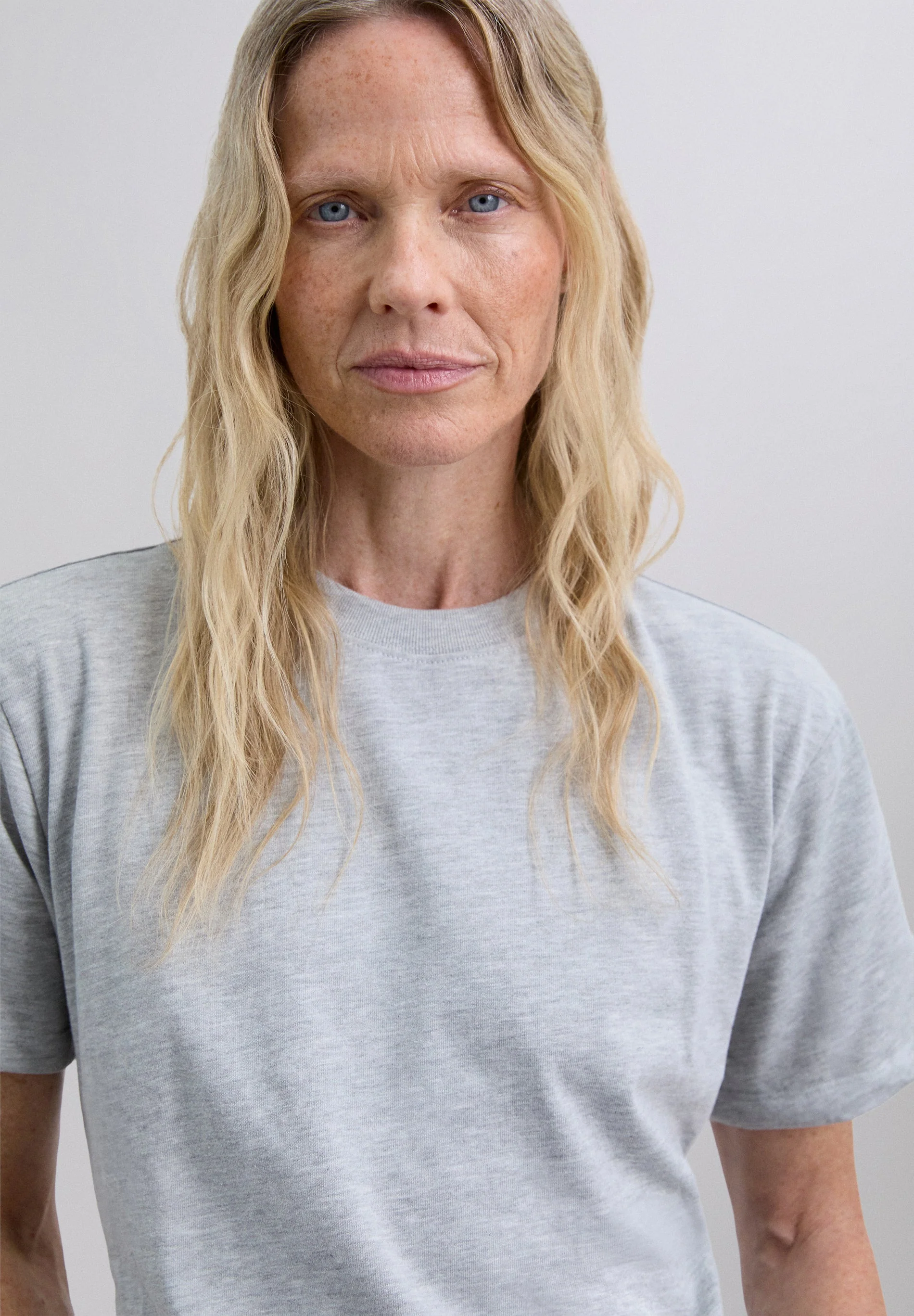 T-SHIRT COM NÓ ATRÁS - Image 3