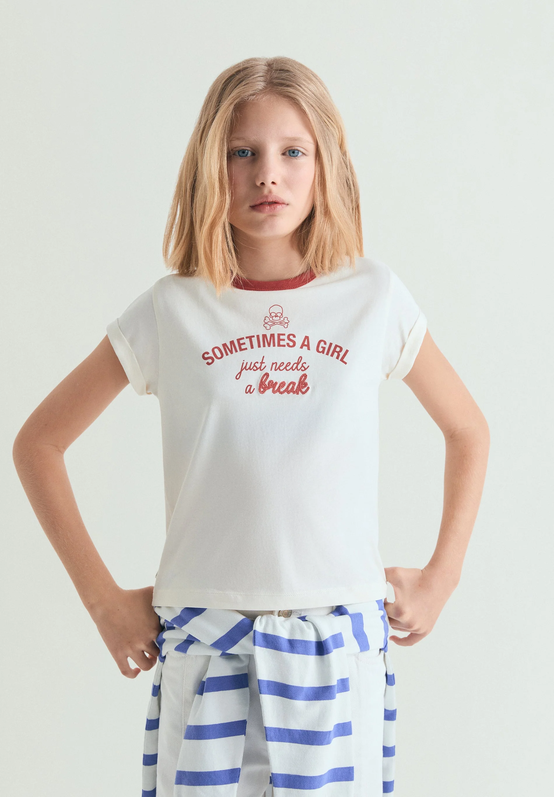 T-SHIRT COM PADRÃO E GOLA EM CONTRASTE - Image 3