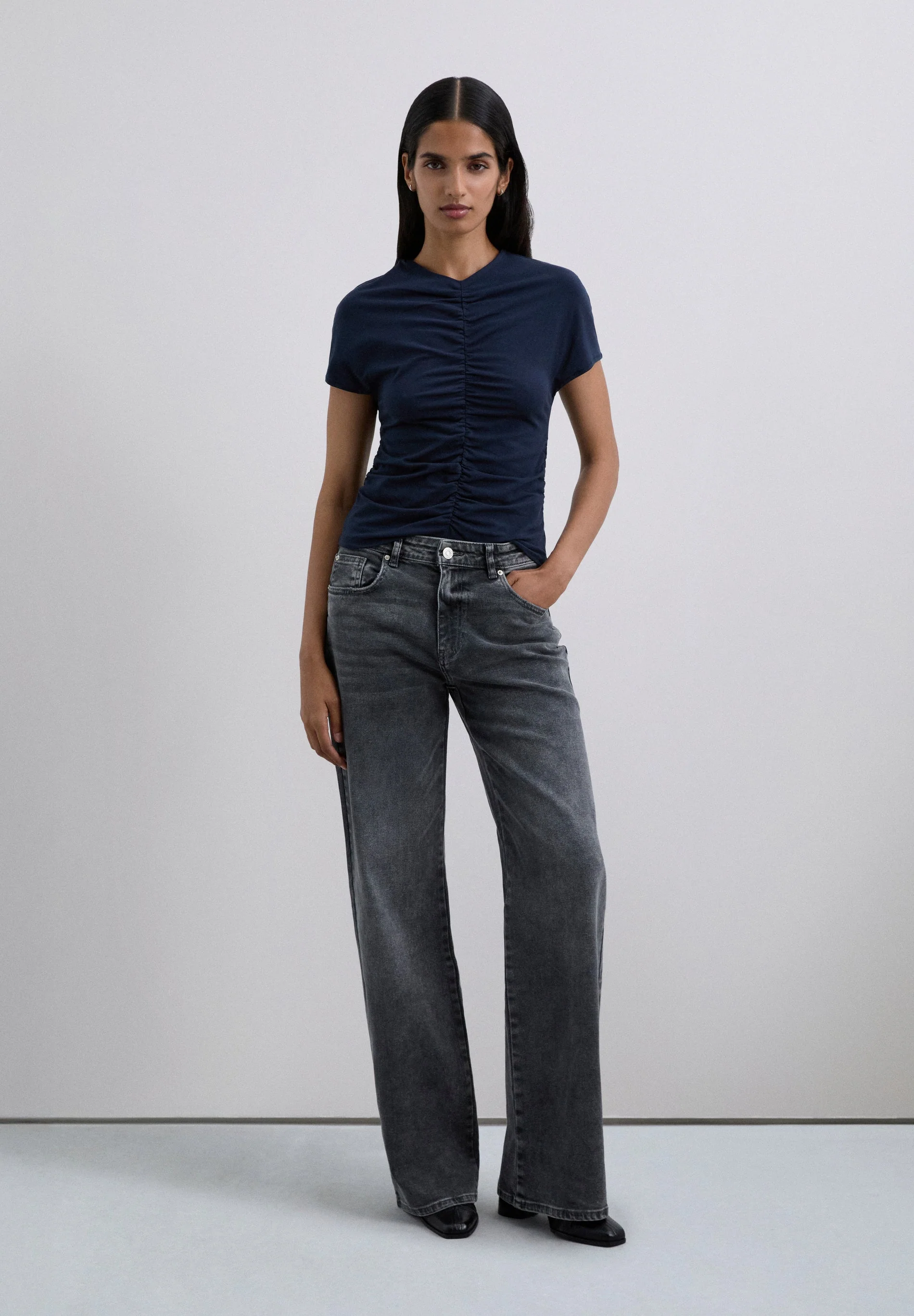 TOP COM PORMENOR DE FRANZIDO - Image 3