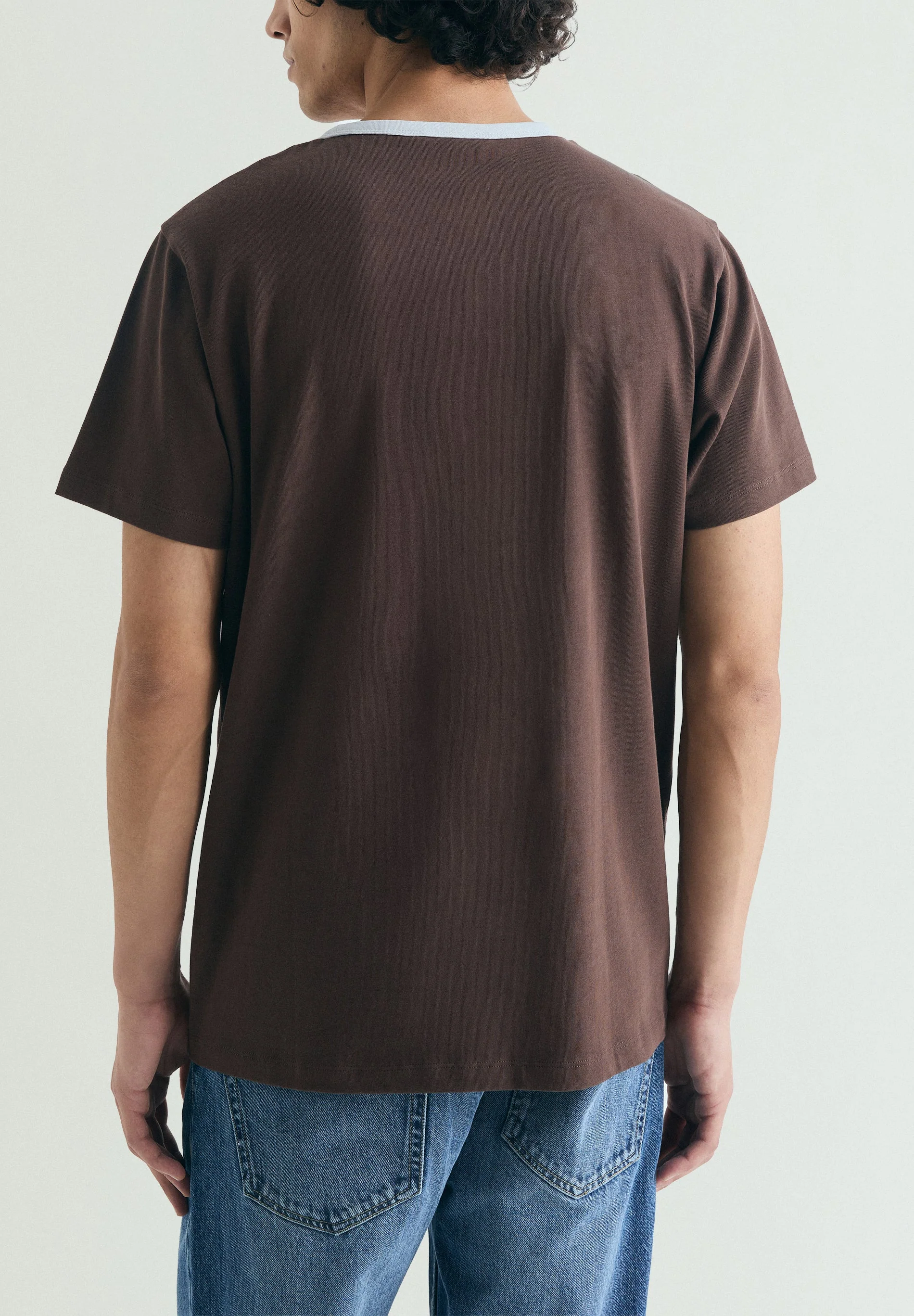 T-SHIRT COM GOLA EM CONTRASTE - Image 4