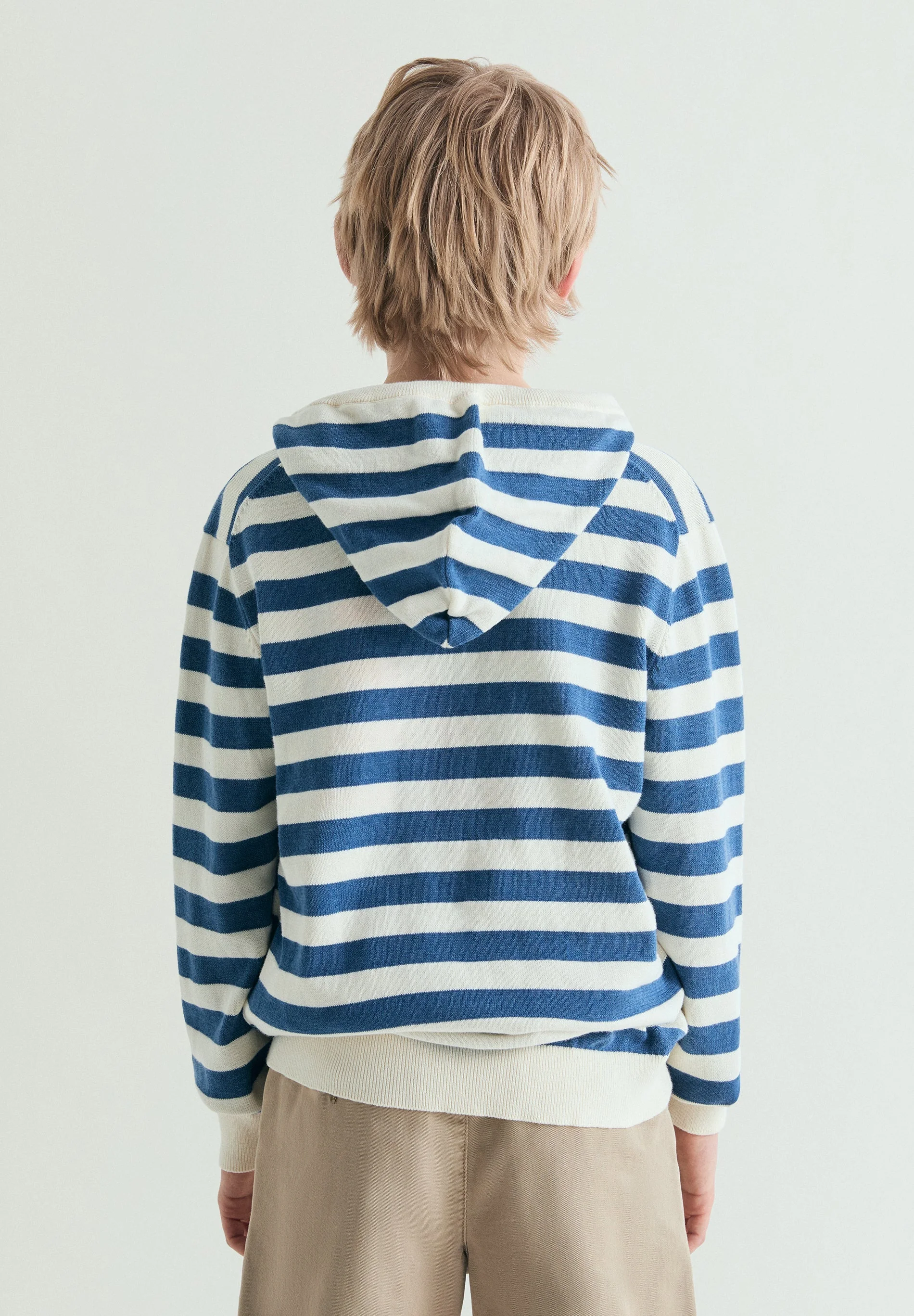 SWEATER COM CAPUZ ÀS RISCAS - Image 3