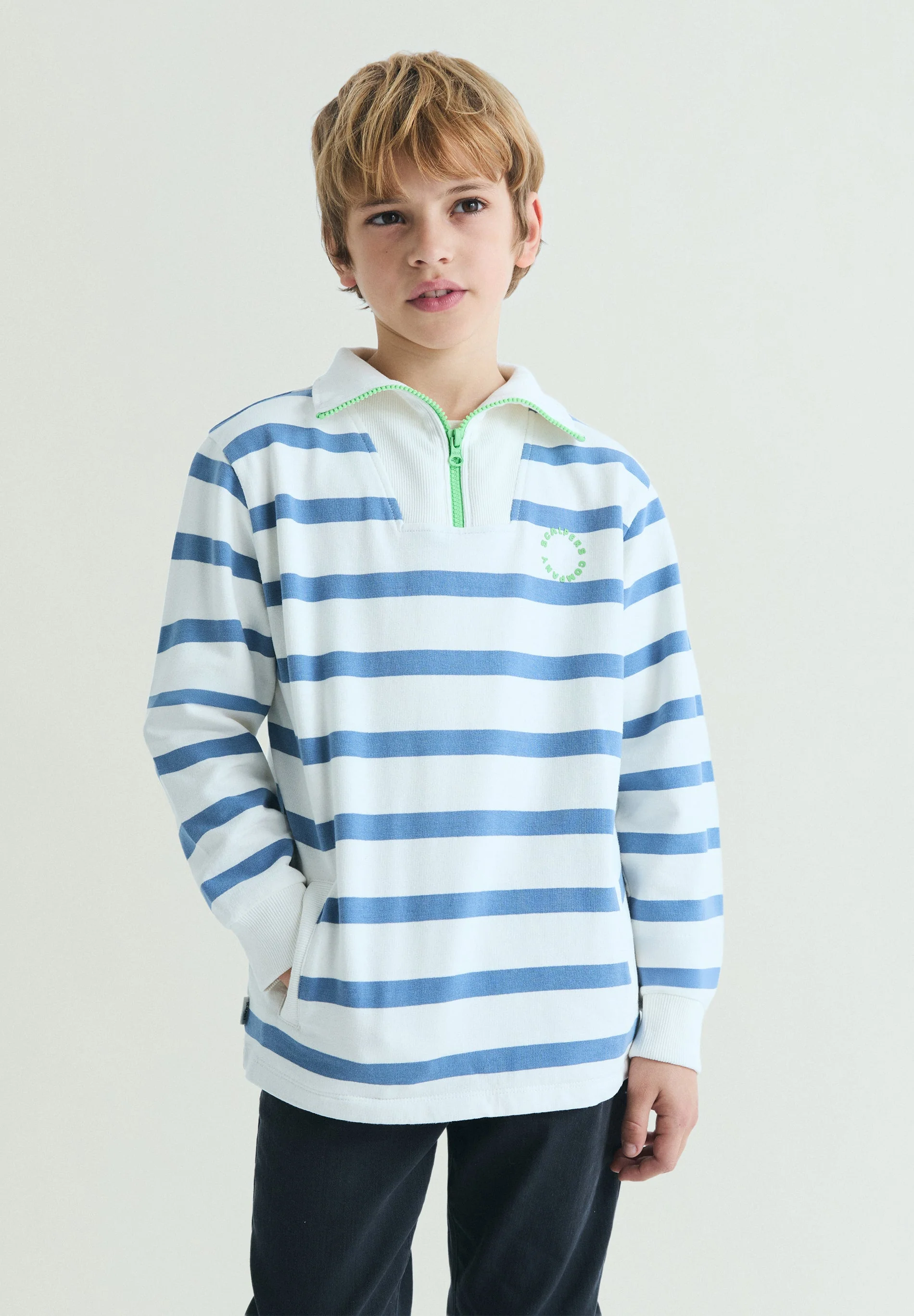 SWEATSHIRT ÀS RISCAS COM GOLA POLO - Image 3