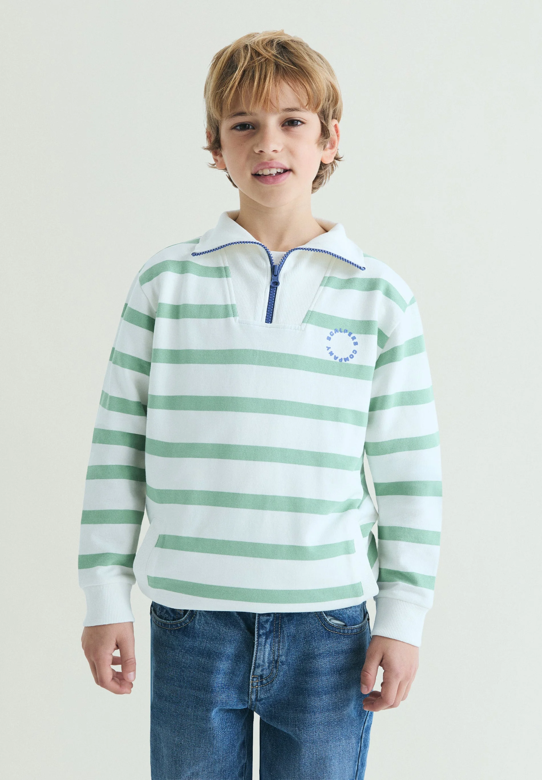 SWEATSHIRT ÀS RISCAS COM GOLA POLO - Image 3