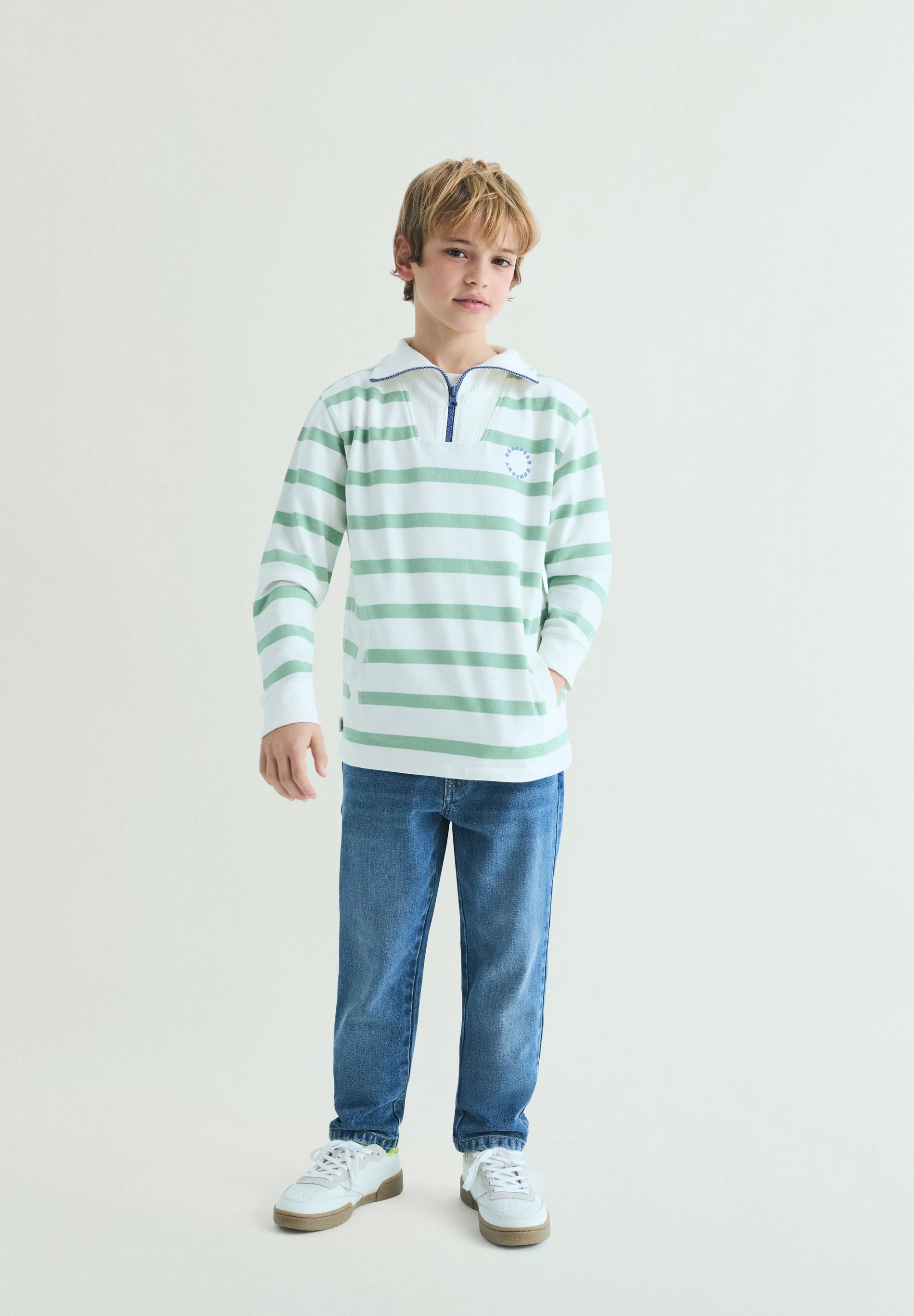 SWEATSHIRT ÀS RISCAS COM GOLA POLO - Image 4