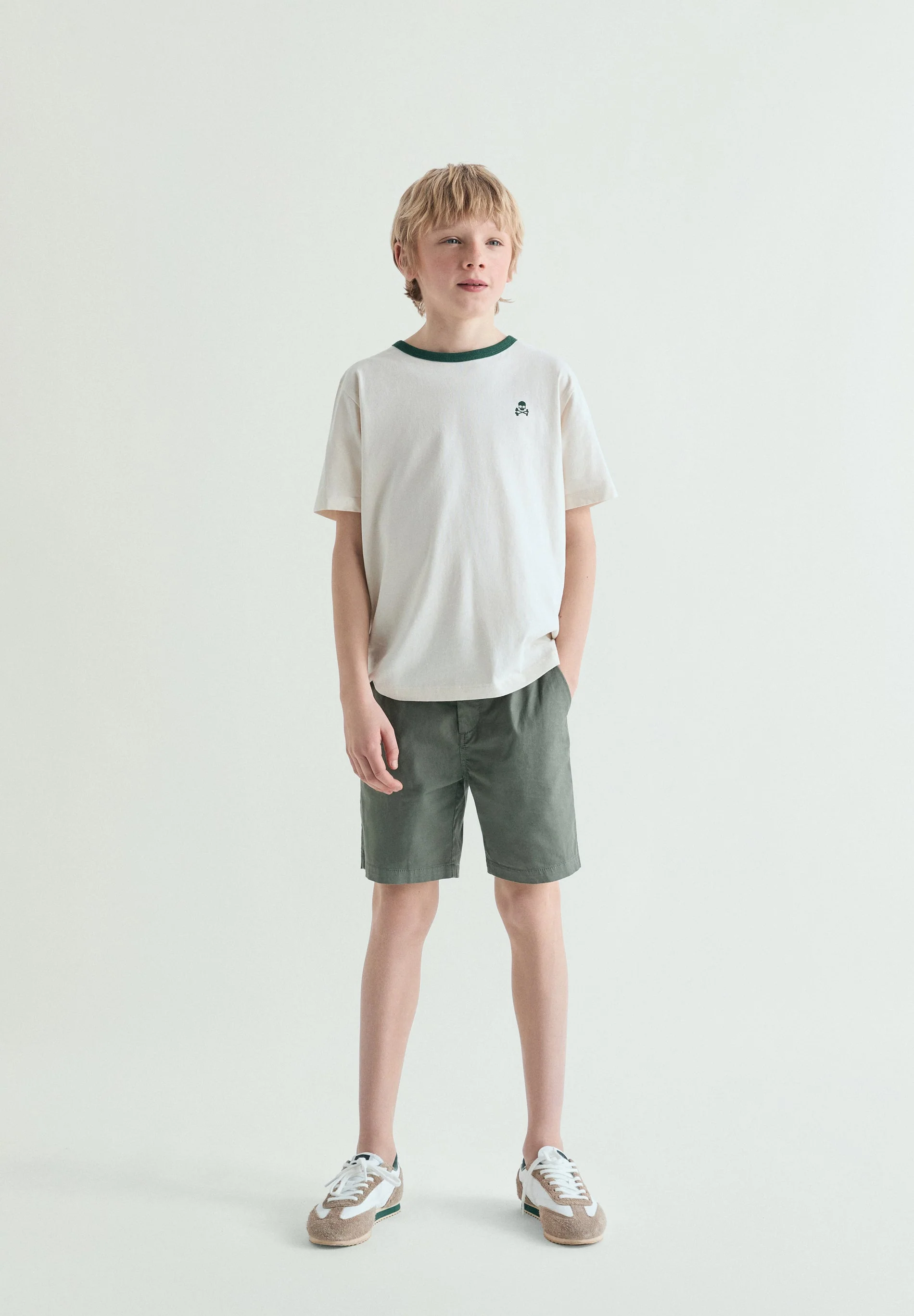 T-SHIRT COM GOLA EM CONTRASTE - Image 3