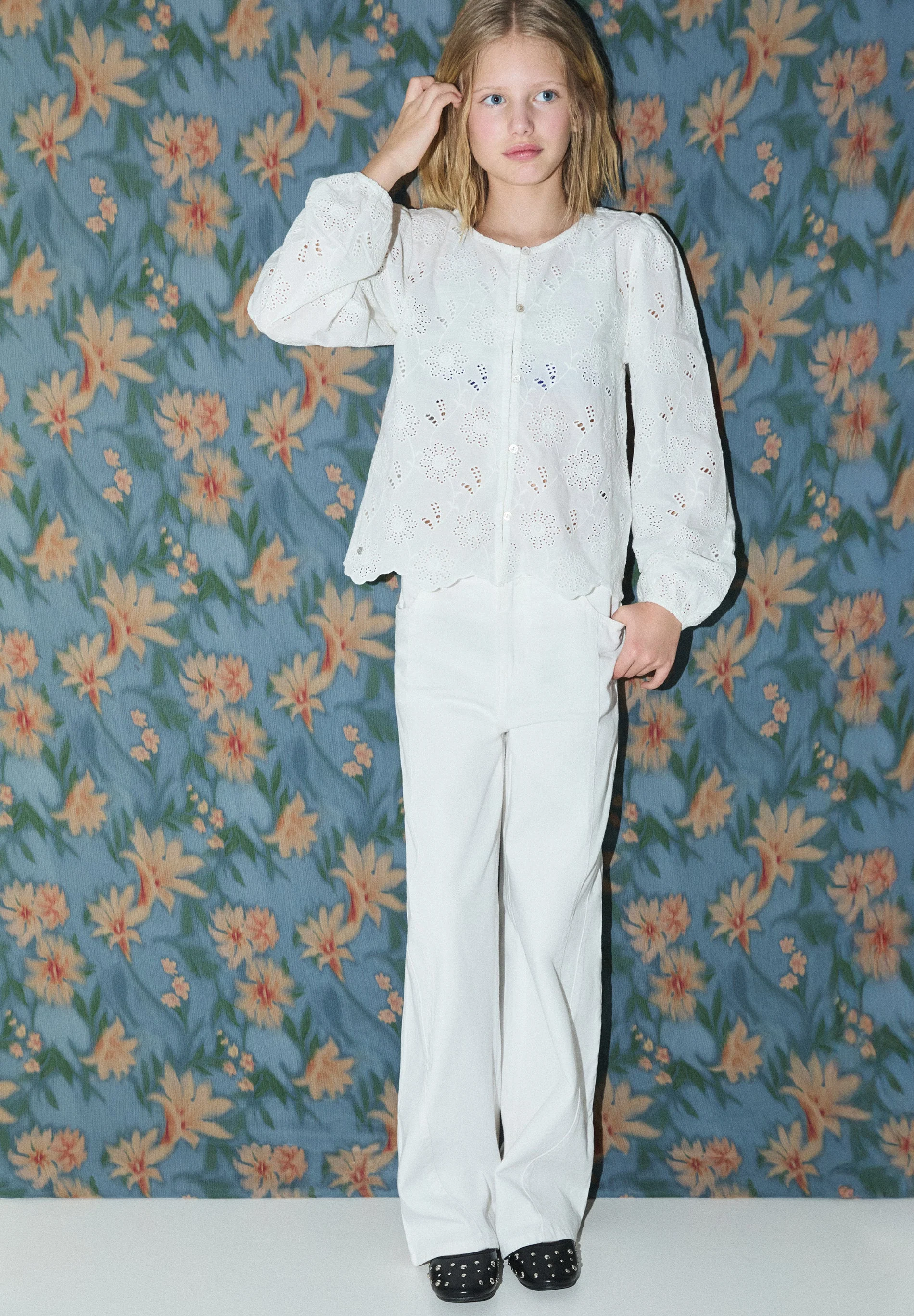 BLUSA PERFURADA COM BOTÕES - Image 3