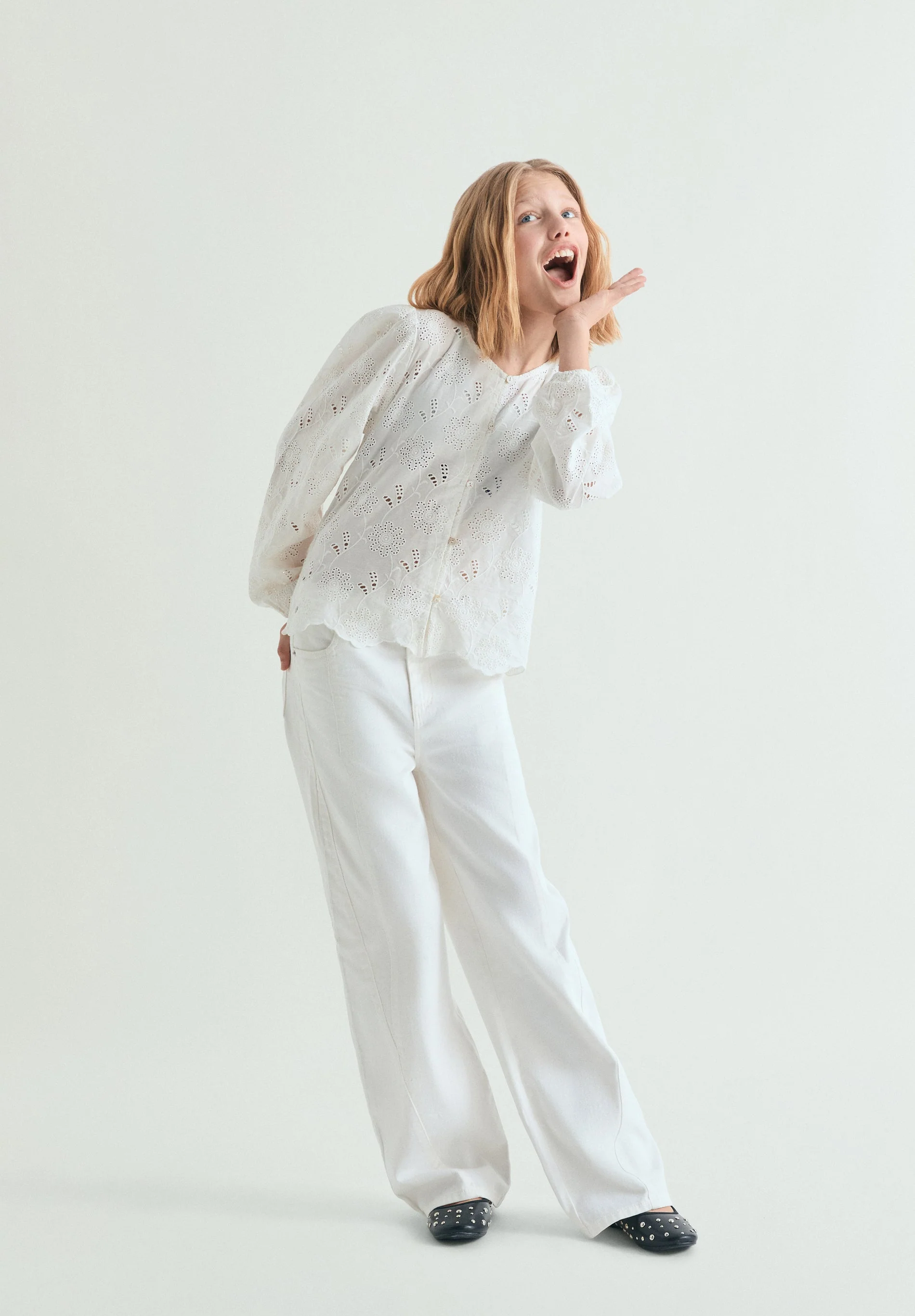 BLUSA PERFURADA COM BOTÕES - Image 4