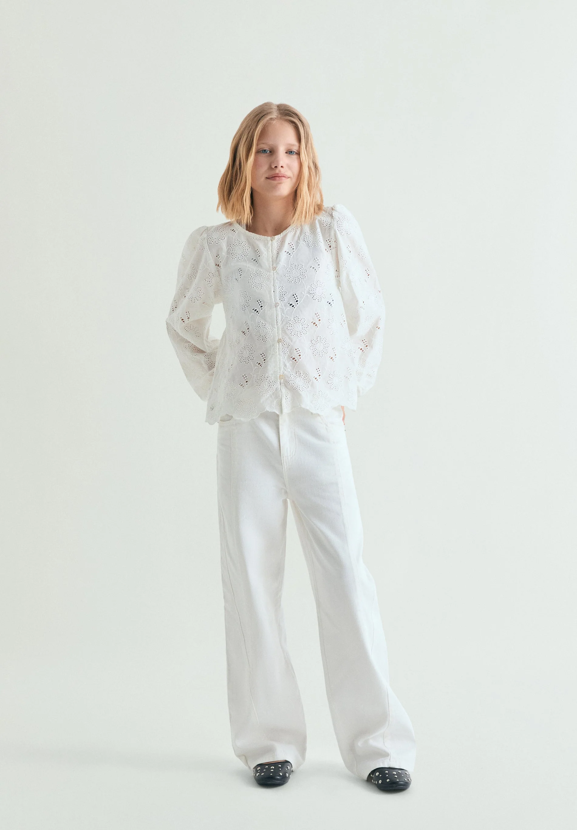 BLUSA PERFURADA COM BOTÕES - Image 5